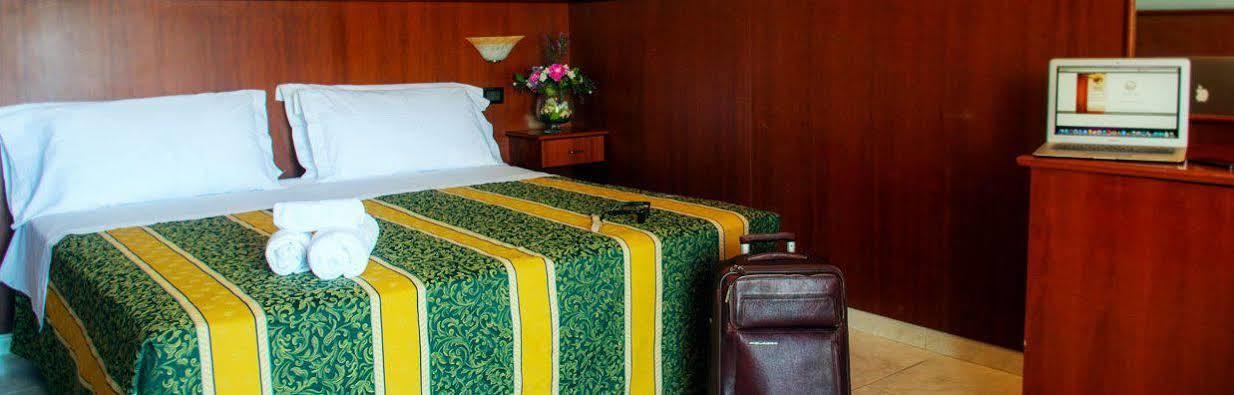 Hotel Dei Pini Porto Empedocle Dış mekan fotoğraf